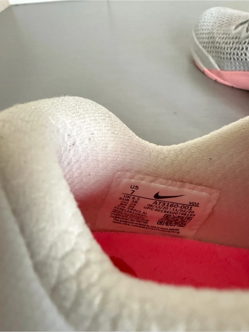 Nike Metcon 6 Grey & Pink Training Shoes with Red Swoosh - Picture 7 of 7